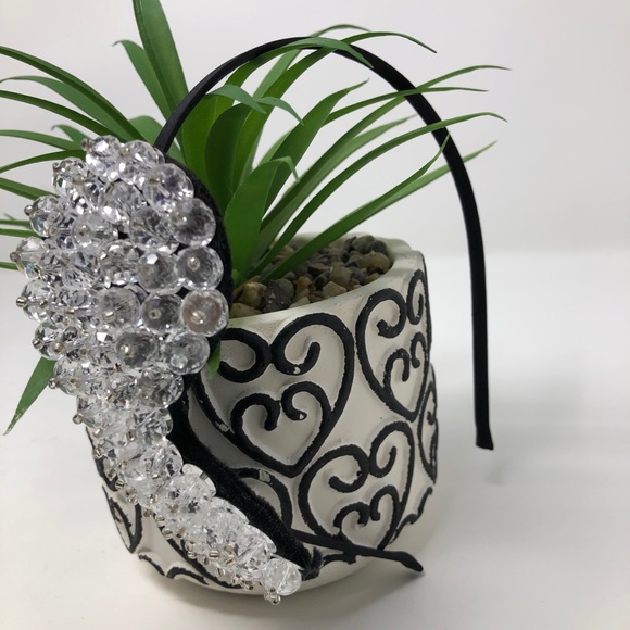 Fashion Accessory - Picture 4 of 5